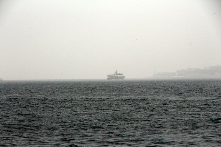 İstanbul Boğazı'nda sis etkili oluyor