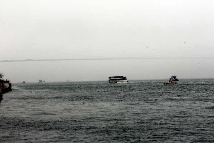 İstanbul Boğazı'nda sis etkili oluyor