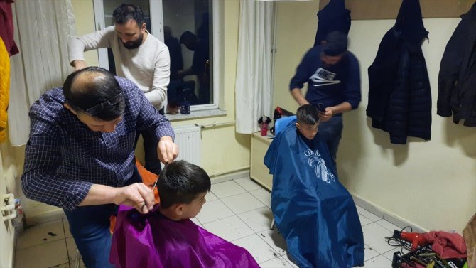 Konya'nun bu ilçesinde berberler depremzedelere ücretsiz traş