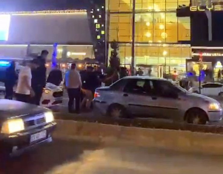 Sopa ve sallama bıçaklı 'yol verme' kavgası: 10 gözaltı