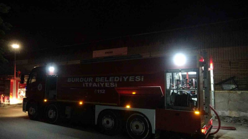 Tarım makinesi üreten fabrikada yangın