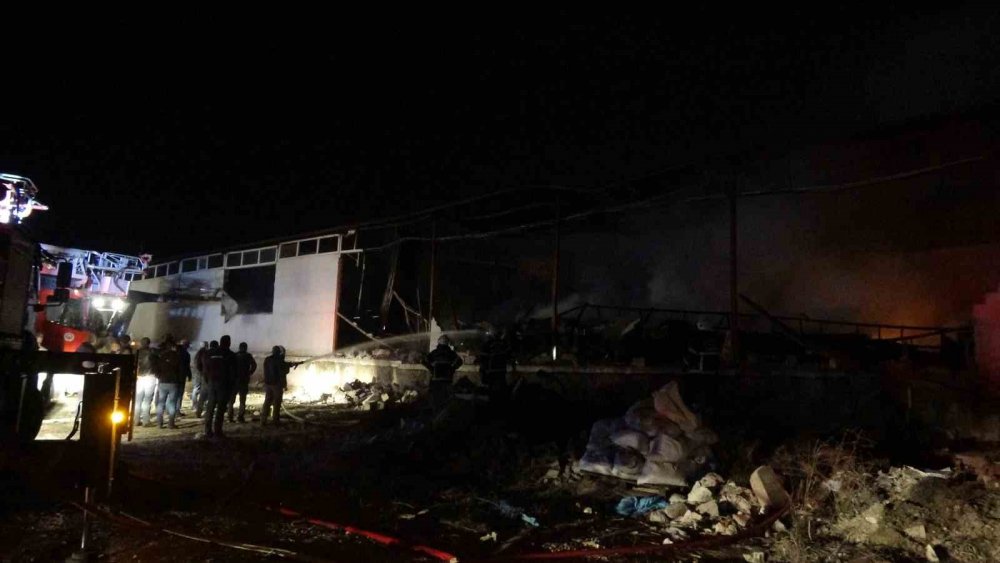 Tarım makinesi üreten fabrikada yangın