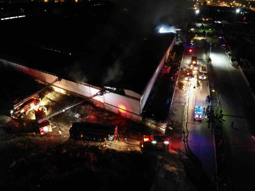 Tarım makinesi üreten fabrikada yangın