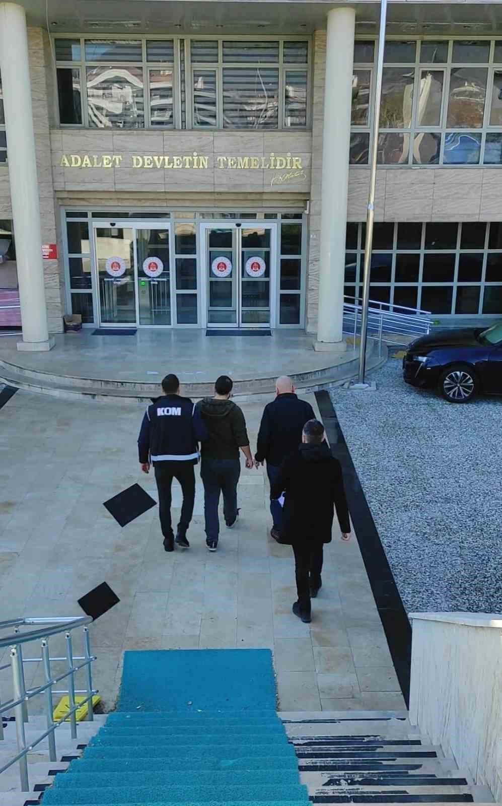 Deprem soruşturmasında hakkında yakalama kararı olan müteahhit tutuklandı