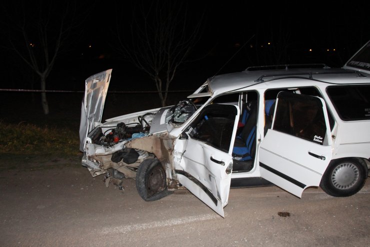 Ehliyetsiz otomobil sürücüsü motosiklete çarptı: 1 ölü