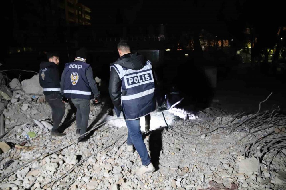 Enkazdan ’’çığlık sesi geldi’’ ihbarı polisleri harekete geçirdi