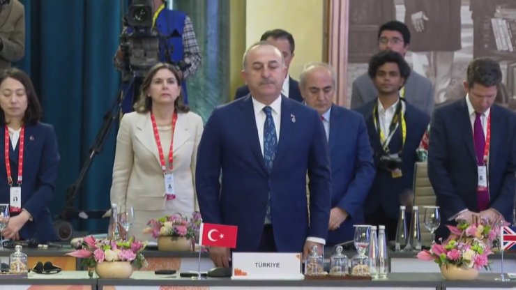 G20 toplantısı, depremlerde hayatını kaybedenlere saygı duruşu ile başladı