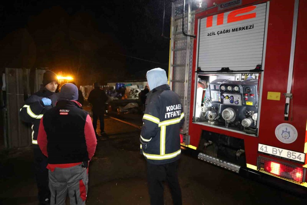 Geri dönüşüm deposunda yangın