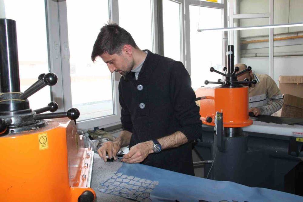 Konya'daki ayakkabı üreticileri depremzede meslektaşlarına kucak açtı