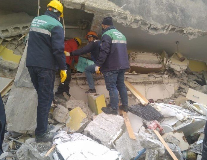 Konya'dan giden ekip kurtarmıştı! 19 yaşındaki genç kız kayıp