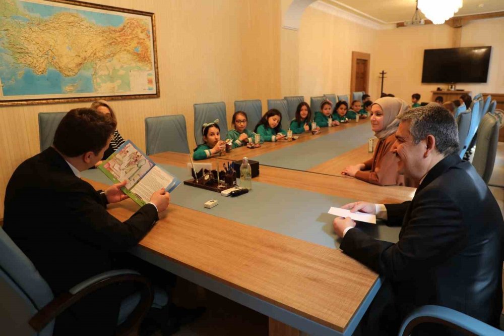 Minik öğrencilerin hayat hikayeleri kitap oldu