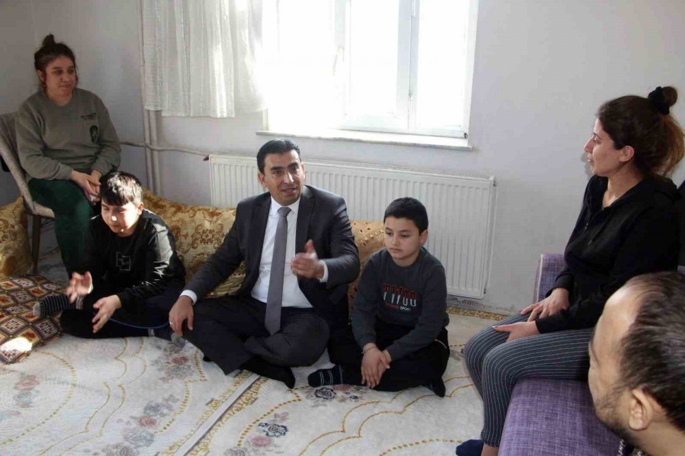 Yüksekova'da depremzede aileler yalnız bırakılmıyor