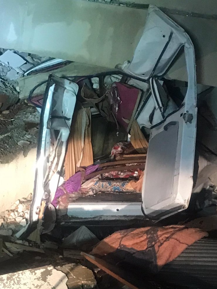 Konya UMKE ekipleri kurtardı! Uyuduğu araçta enkaz altında kaldı