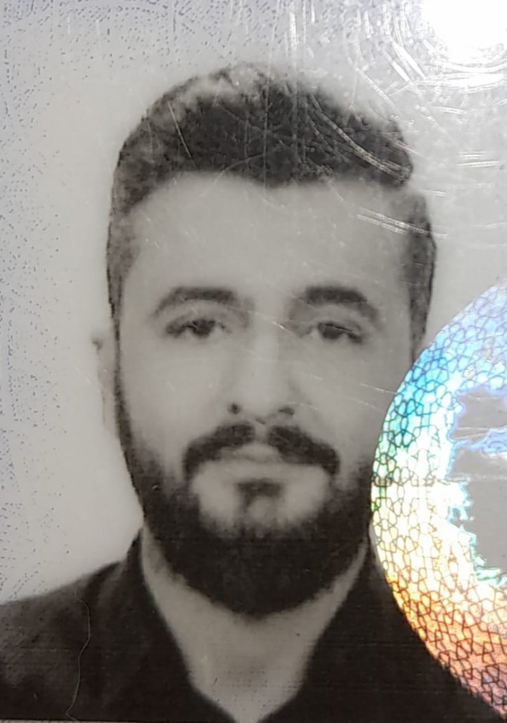 Refüje çarpan minibüsün sürücüsü hayatını kaybetti