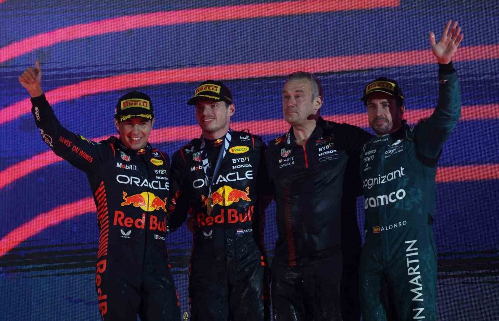 Formula 1’de sezonun ilk yarışında ipi Verstappen göğüsledi