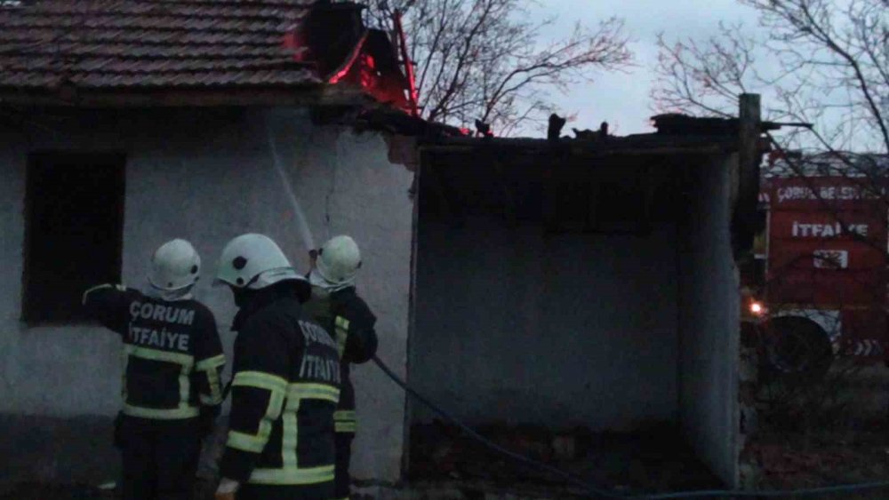 Metruk binadaki yangın paniğe neden oldu