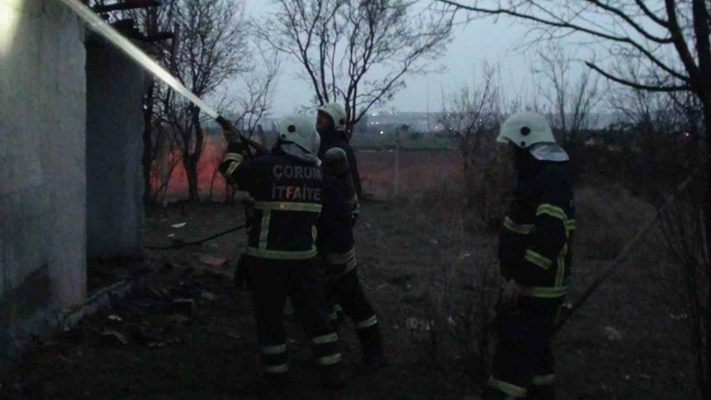 Metruk binadaki yangın paniğe neden oldu