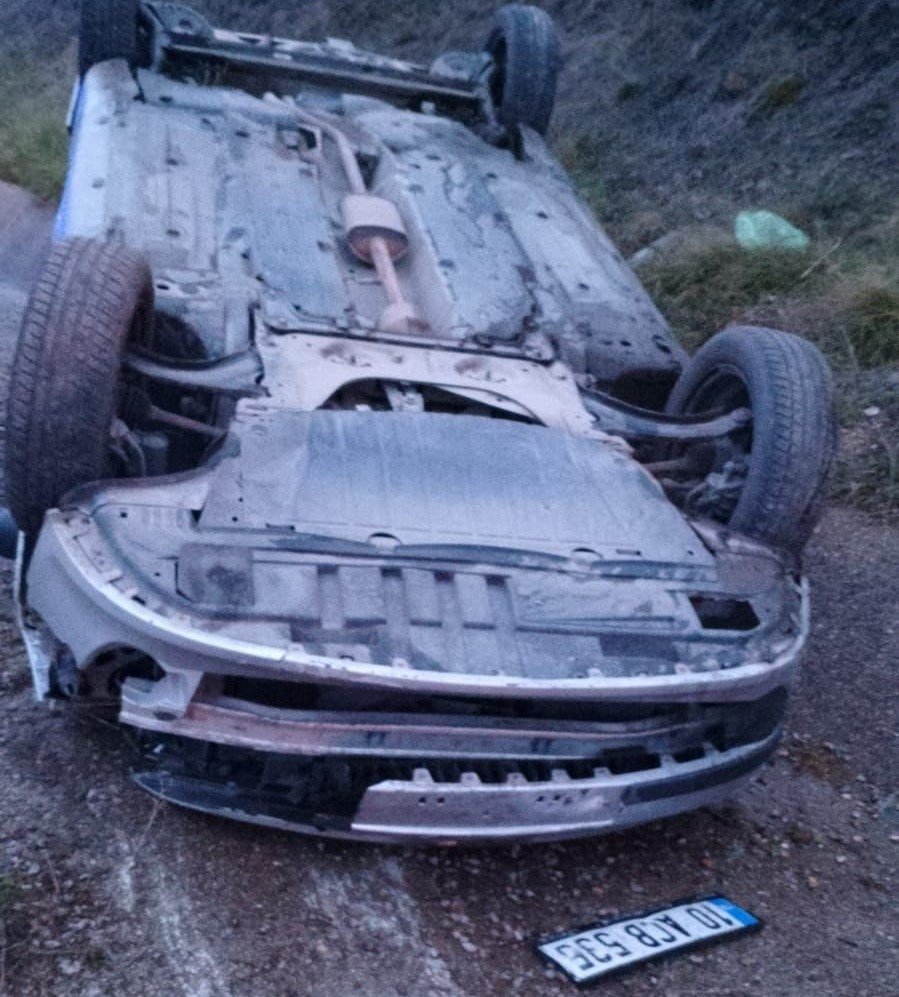 Otomobil takla attı, 3 kişi yaralandı