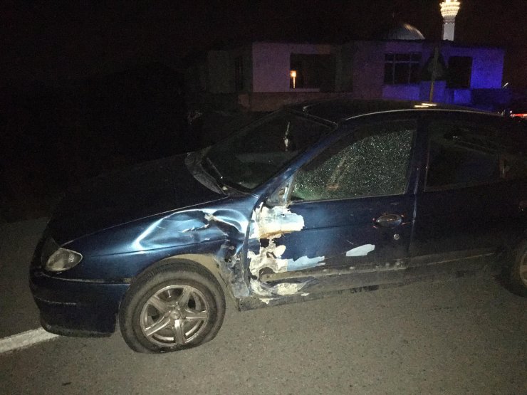 Otomobille motosiklet çarpıştı: 1 ölü, 1 yaralı