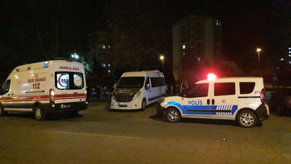 Parkta yürüyen kadın bacağından vuruldu