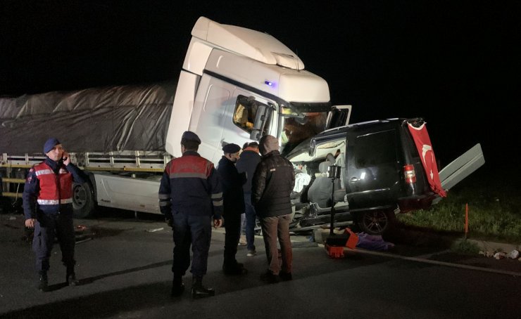 TIR'la çarpışan hatif ticari aracın sürücüsü Hasan, hayatını kaybetti