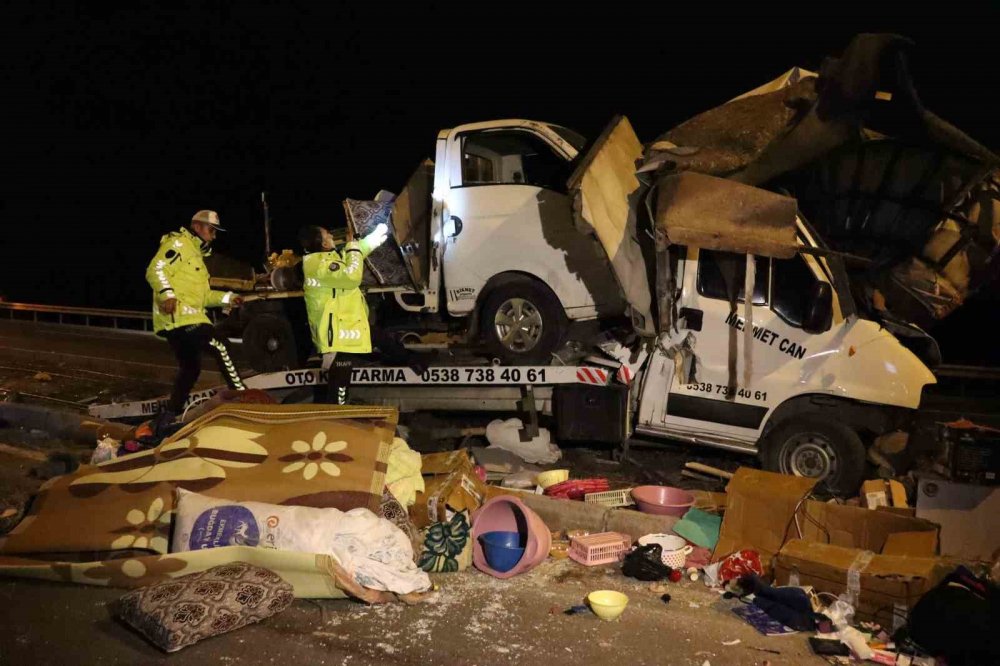 Yanan tırın sürücüsünü polis kurtardı