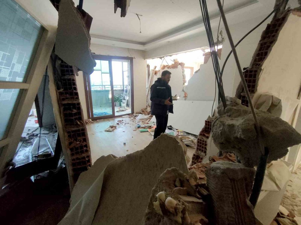 Ağlayan 6 günlük bebek genç çiftin hayatını kurtardı