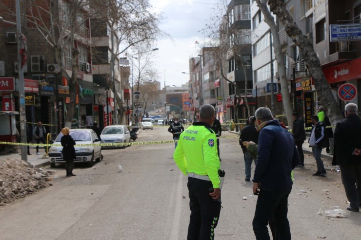 Binada sallanma ihbarı! Cadde kapatıldı