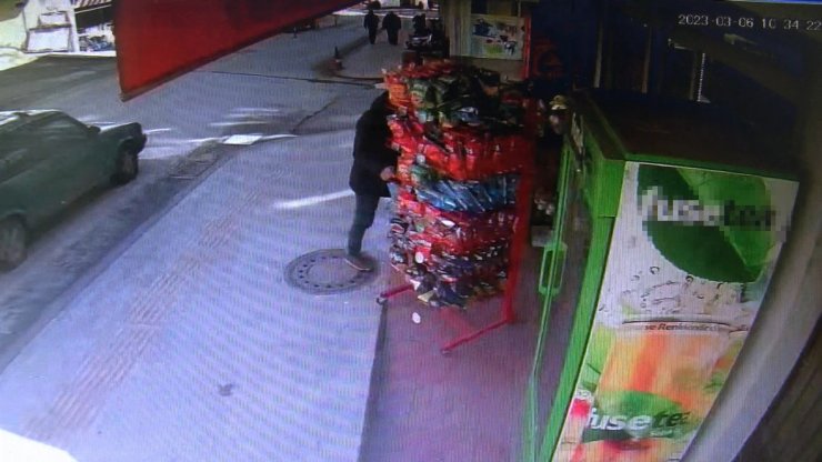 Cips standı kaçtı o peşinden koştu