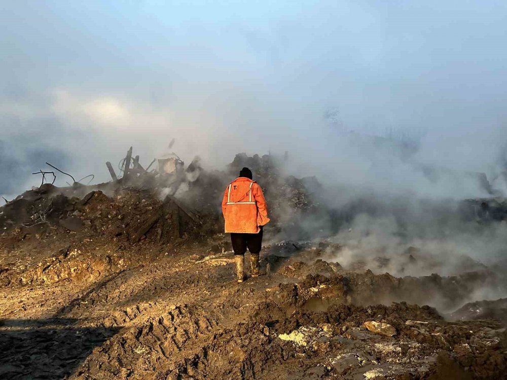 Köyde yangın! 3 ev küle döndü