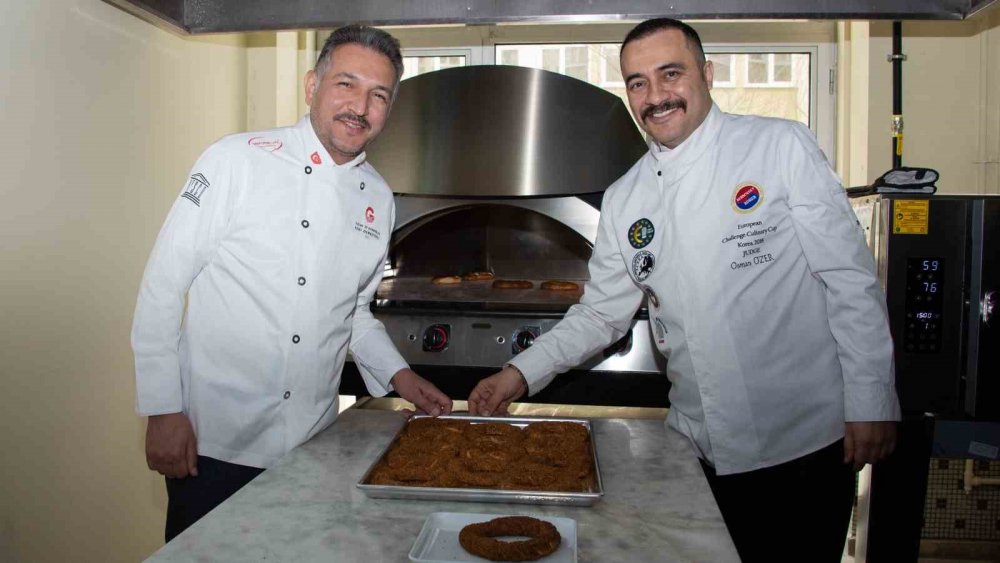 "Selçuk Üniversitesi'nin yıldızı parlamaya devam ediyor"