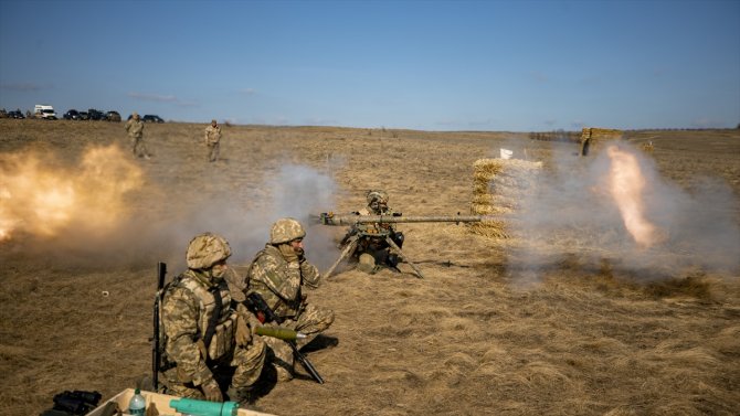 Ukrayna ordusu, ABD üretimi silahlarla cephede yoğun eğitimden geçiyor