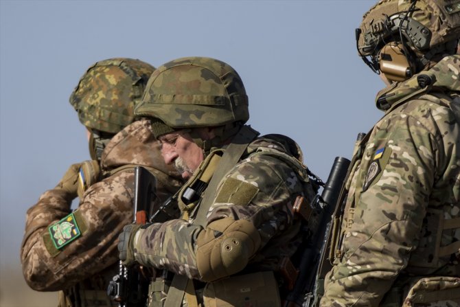 Ukrayna ordusu, ABD üretimi silahlarla cephede yoğun eğitimden geçiyor