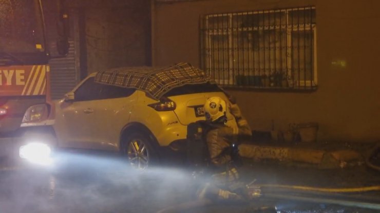 2 katlı binanın çatısı  alev alev yandı