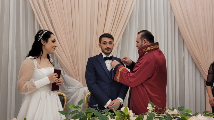 Hatay’da enkazdan kurtarılan nişanlı çifte Yalova'da buruk nikah