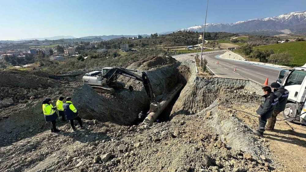 Konya Büyükşehir Belediyesi, Hatay'da gece gündüz demeden çalışıyor