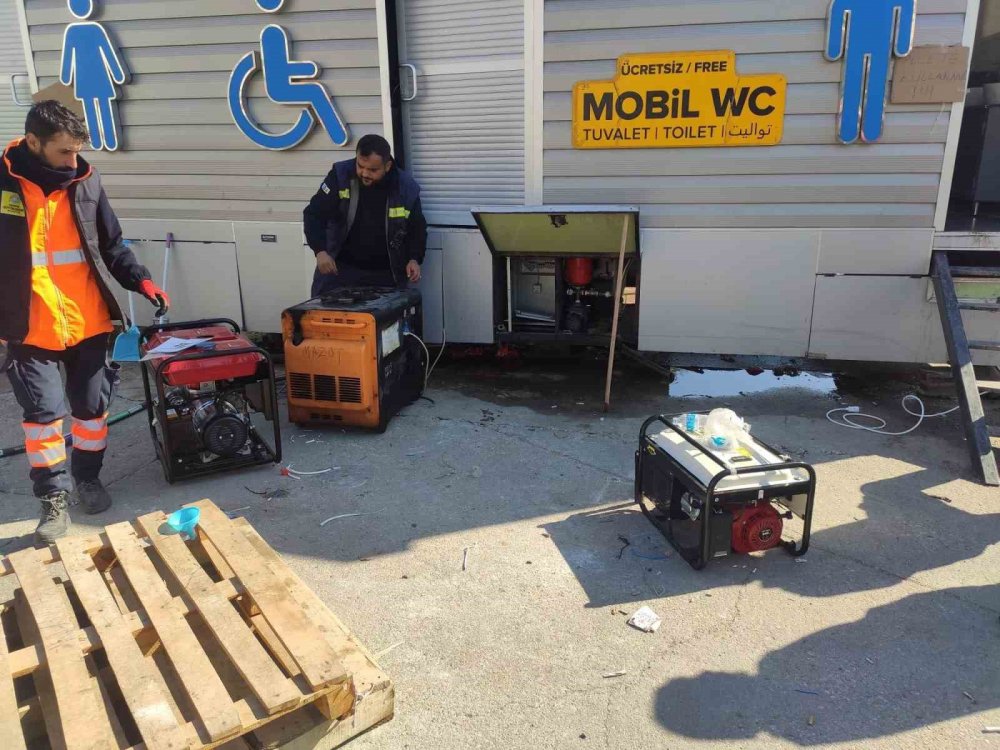 Konya Büyükşehir Belediyesi, Hatay'da gece gündüz demeden çalışıyor