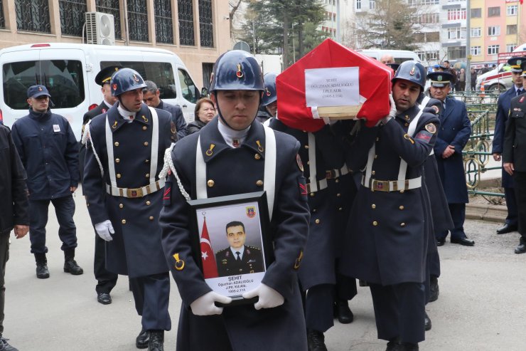 Şehit Pilot Albay Adalıoğlu, son yolculuğuna uğurlandı! "Ah Oğuz yaktın beni"