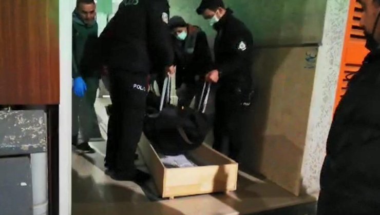 Yabancı uyruklu çift yaşadıkları evde ölü bulundu