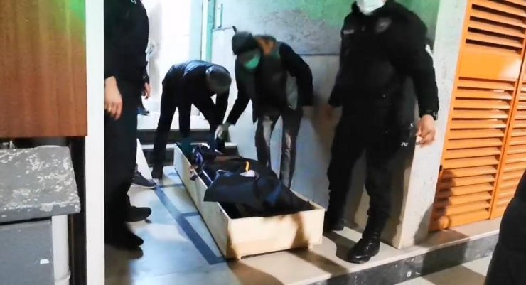Yabancı uyruklu çift yaşadıkları evde ölü bulundu