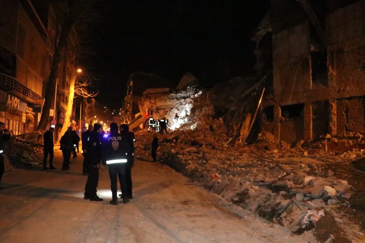 Adıyaman'da deprem sonrası Malatya'da 6 katlı bina çöktü