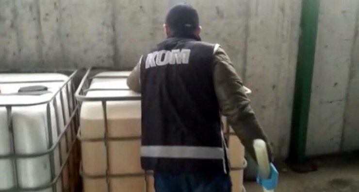 İzmir'de 20 ton karışımlı akaryakıt ele geçirildi
