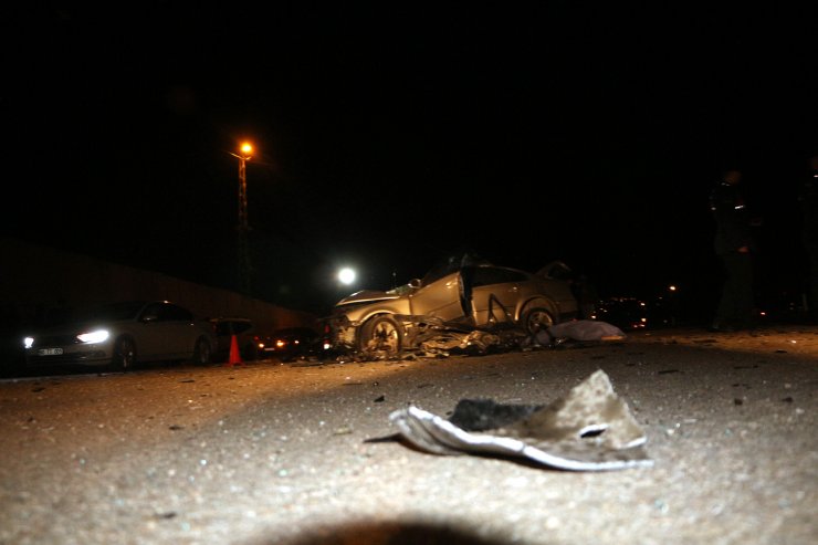 Karşı şeride geçen otomobil cipe çarptı: 2 ölü, 4 yaralı