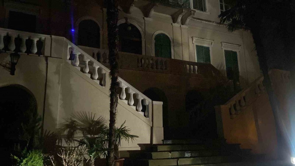 Üç katlı köşkte yangın