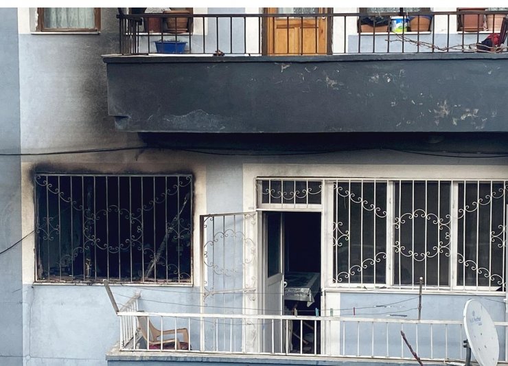 2 katlı binada çıkan yangında bedensel engelli Emre, öldü