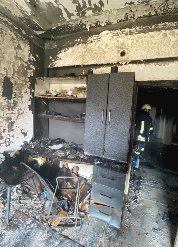 2 katlı binada çıkan yangında bedensel engelli Emre, öldü