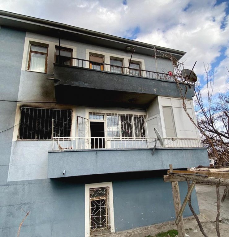 2 katlı binada çıkan yangında bedensel engelli Emre, öldü