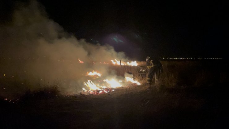 30 dönüm meralık alan yandı