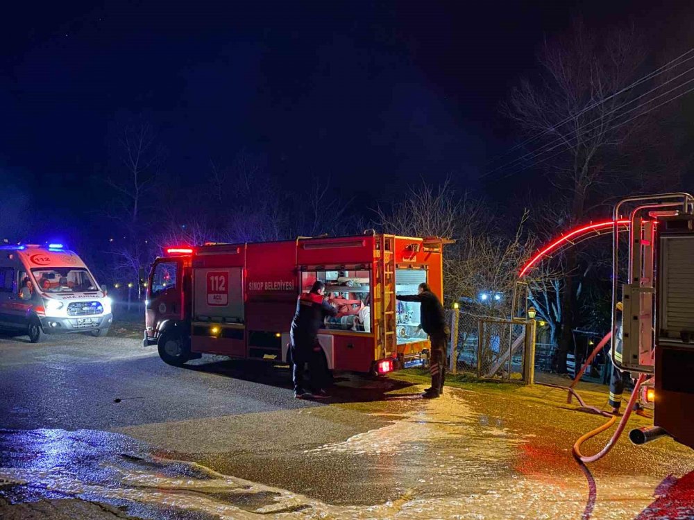 Alevler geceyi aydınlattı