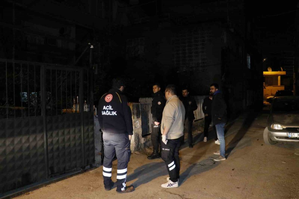 Evinde uyuduğu sırada ağzından tabanca ile vuruldu